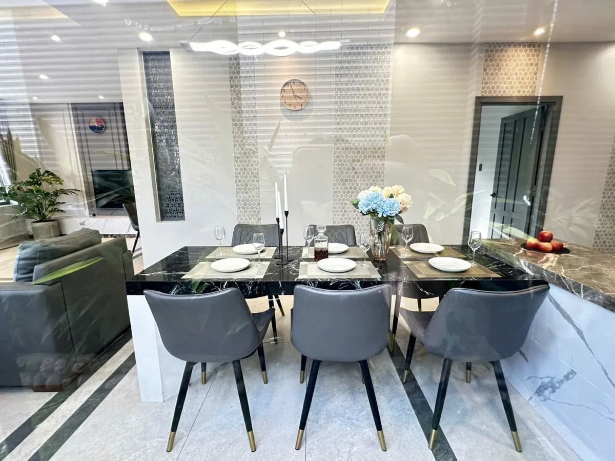 Deli Villa E17