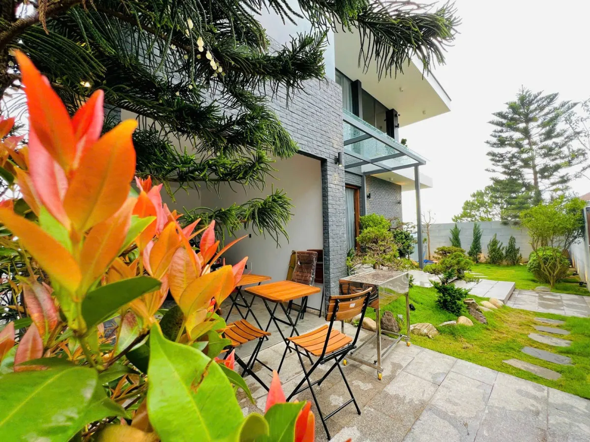 B12 Villa